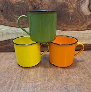 Vintage Set Of 3 Metal Enamel Mugs Retro 1960s/70s Farmhouse Rustic Chippy Decor